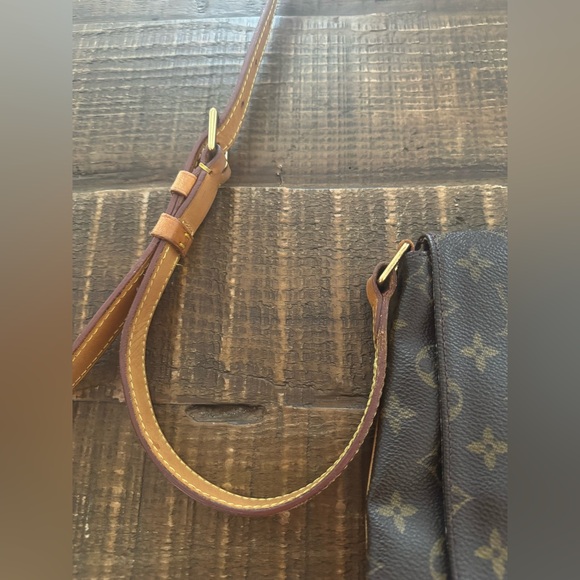 Louis Vuitton Musette Salsa GM - Picture 5 of 13